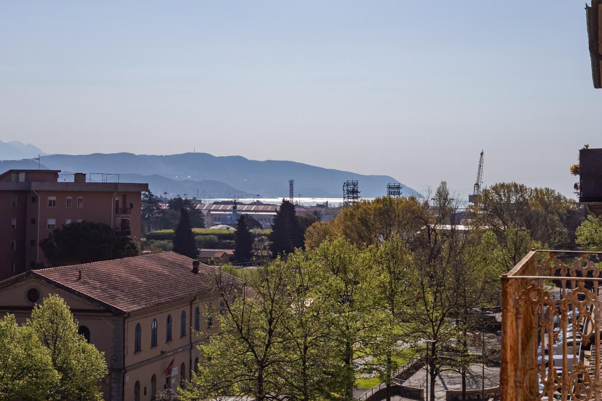 Apartamento Elegante Dimora La Spezia-Free Parking Exterior foto